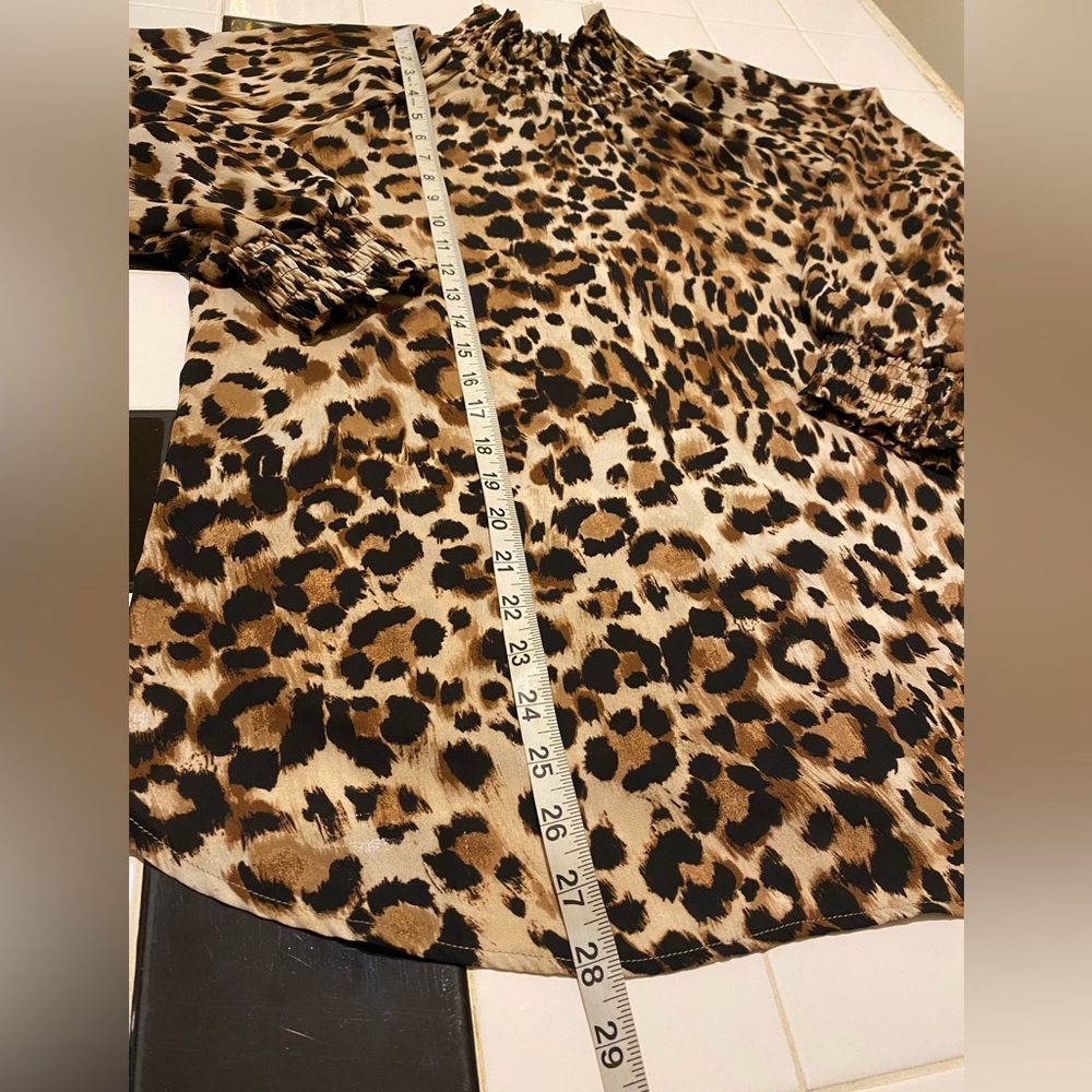 Chico’s Animal‎ Print Cheetah Mock Neck Tunic Smocked Neck Cuffs Elegant Modest - Picture 10 of 15